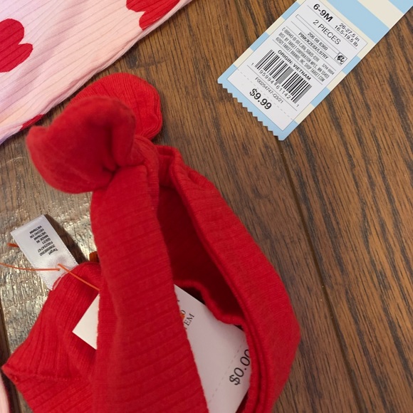 NWT Cat & Jack Valentines Day 6/9 months romper. - Picture 2 of 2